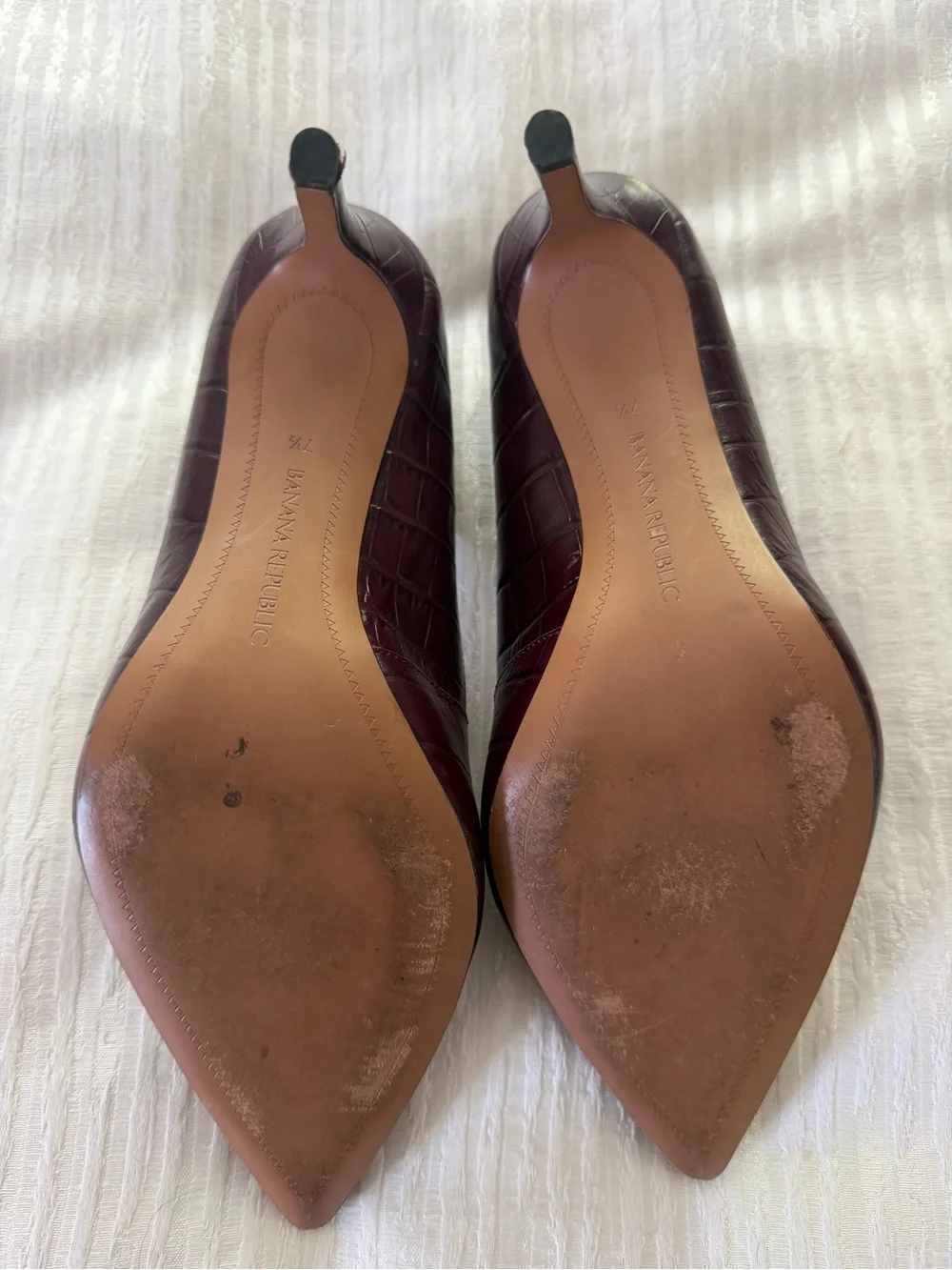Vintage Banana Republic Women's Burgundy Croc-Embossed Pointed-Toe Heels